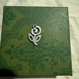 James Avery Retired  Flower